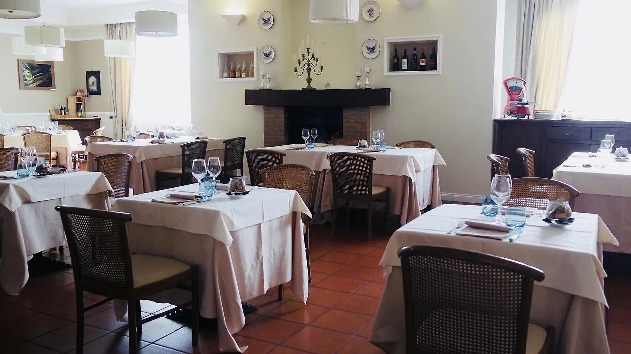 Albergo Della Roccia Varano de' Melegari 4*,  Italy